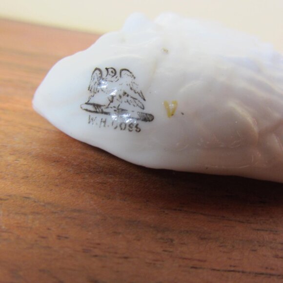 W.H. Goss crested heraldry china vintage Colchester oyster shell (GC054 Grace) - Picture 5 of 5